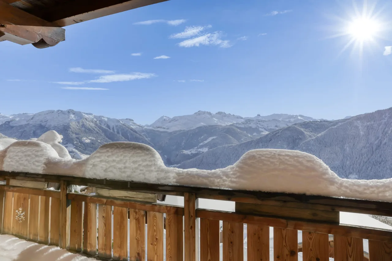 Mountain Escape With Stunning Views photo 3