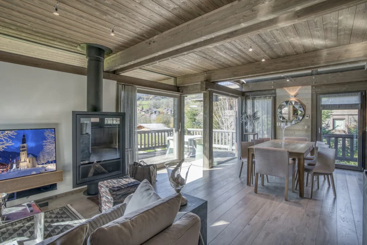 Light-Filled Chalet On Ski Slopes photo 2