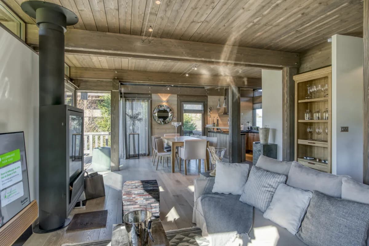 Light-Filled Chalet On Ski Slopes photo 3