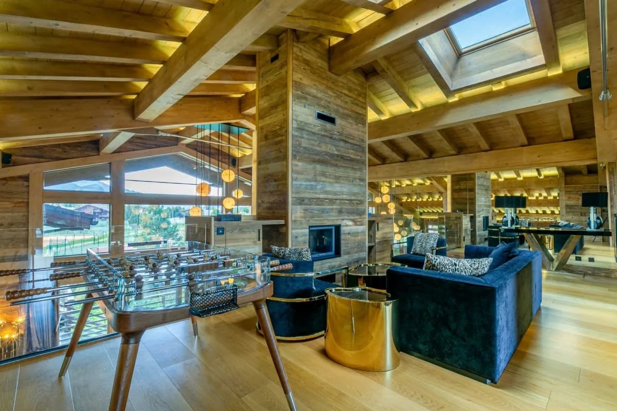 Elegant Chalet With Pool And Jacuzzi photo 3