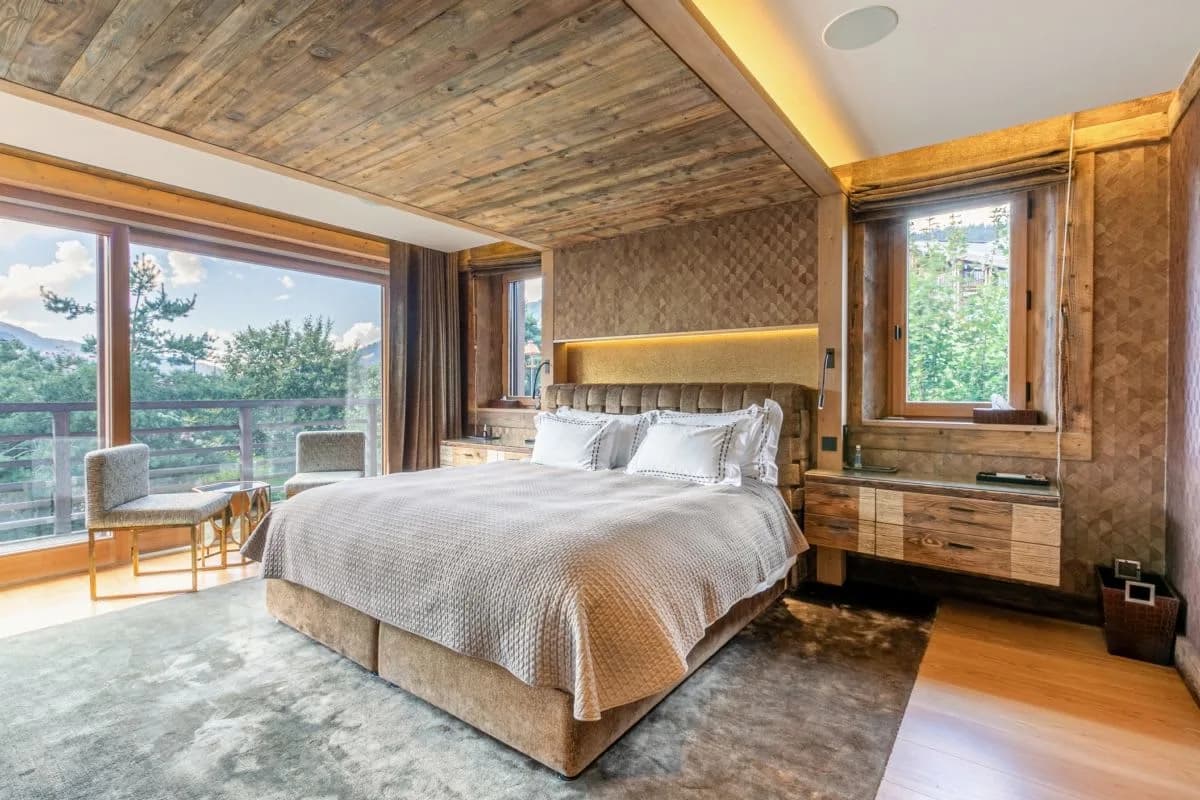 Elegant Chalet With Pool And Jacuzzi photo 4