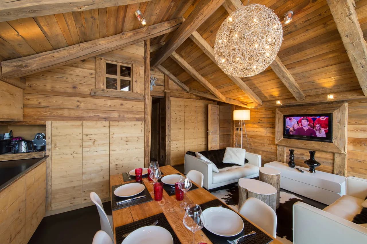 Central Alpine Retreat With Mountain Views photo 3