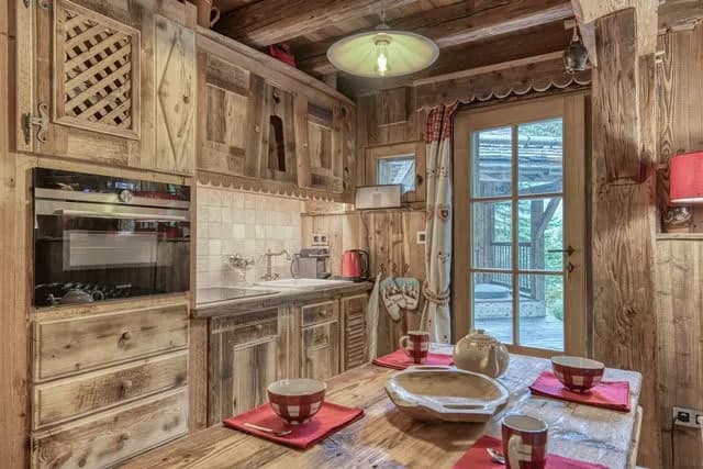 Traditional Chalet With Modern Amenities photo 4
