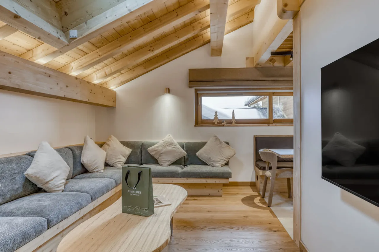 Stylish Chalet Surrounded by Mountain Peaks