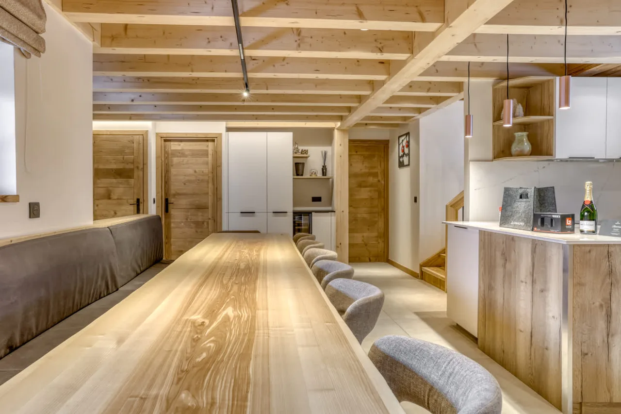 Stylish Chalet Surrounded by Mountain Peaks photo 4