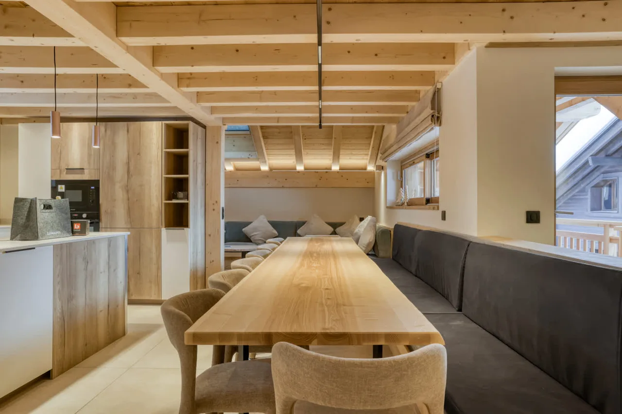 Stylish Chalet Surrounded by Mountain Peaks photo 5