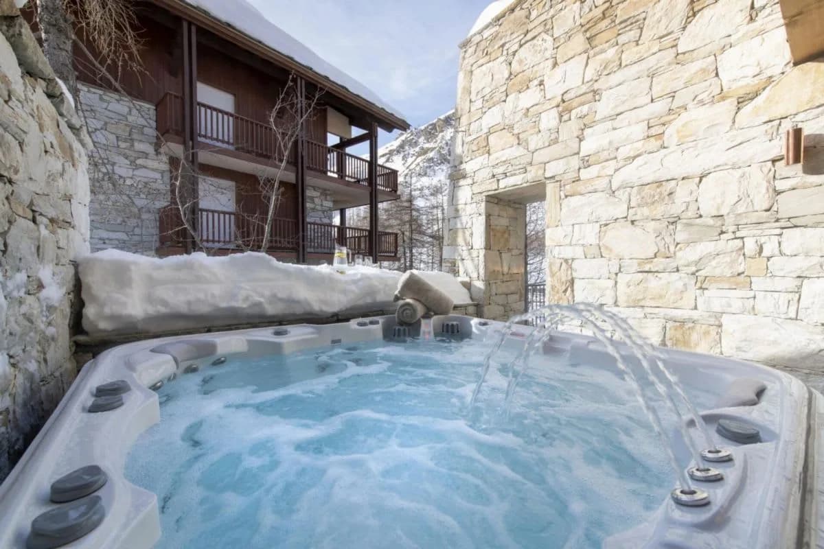Ski-in Inspired Chalet With Hot Tub photo 2
