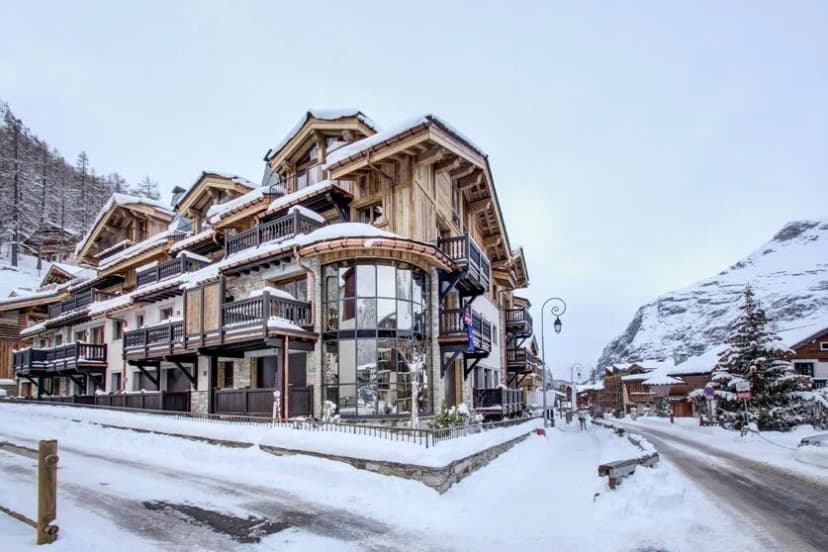 Elegant Ski Apartment With Outdoor Jacuzzi