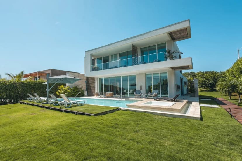 Beachfront Four Bedroom Retreat in Cartagena