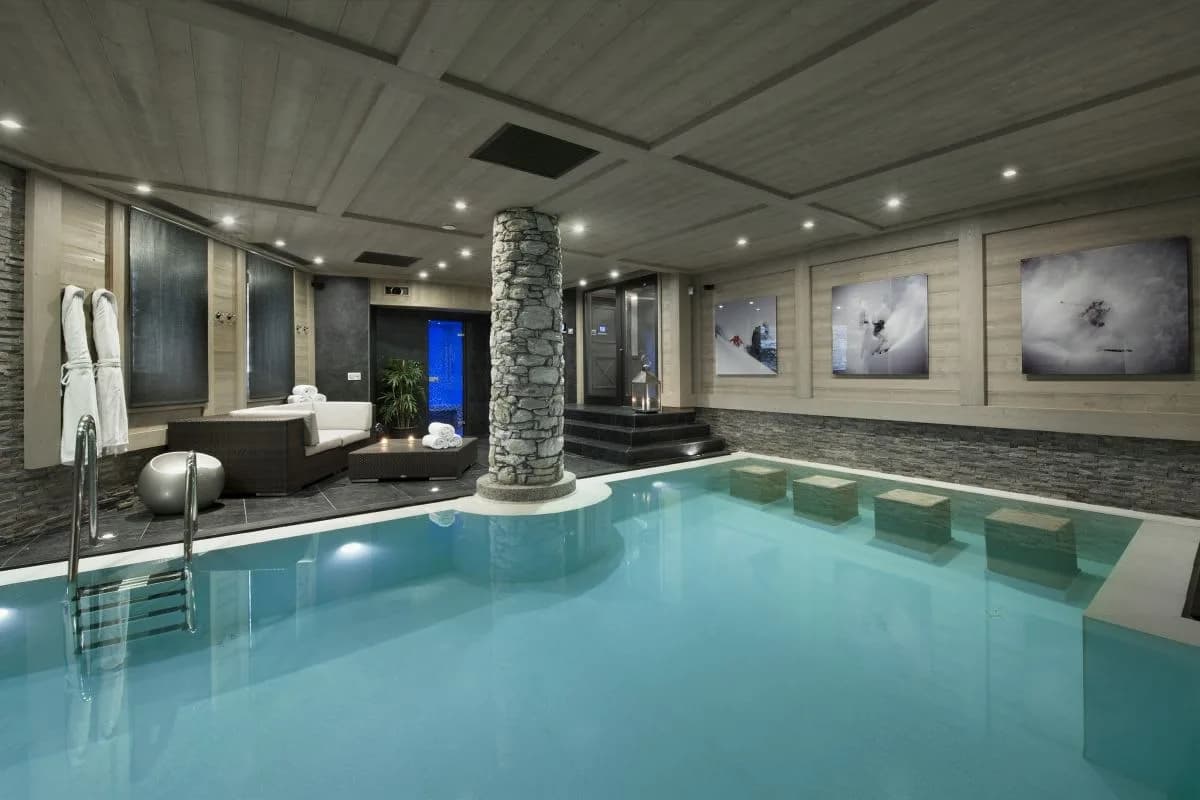 Upscale Mountain Chalet With Spa Facilities