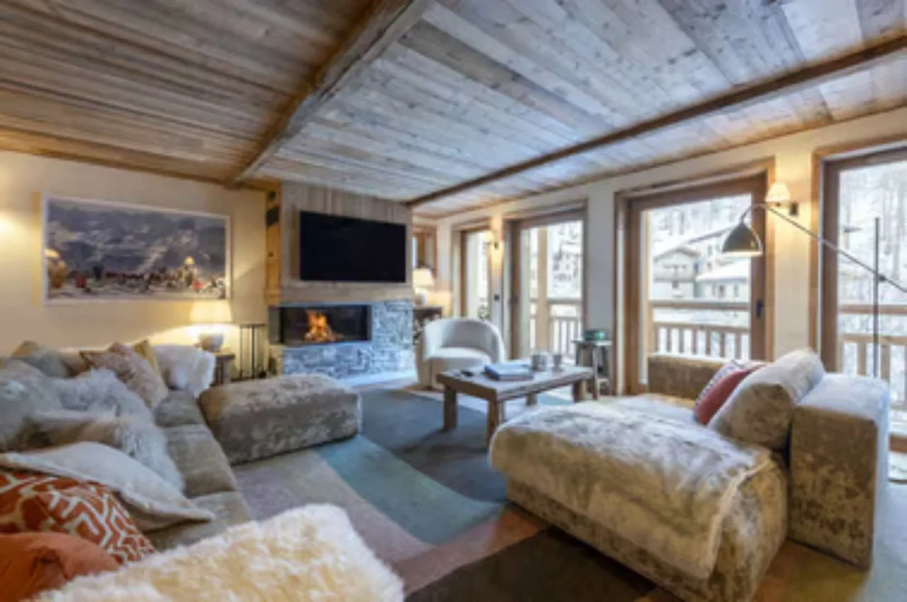 Sophisticated Ski Apartment with Views photo 2