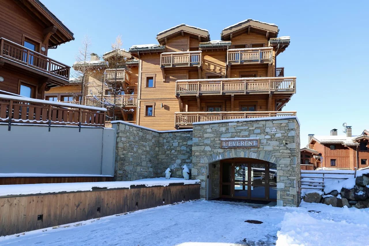Elegant Duplex Living in Alpine Resort photo 2