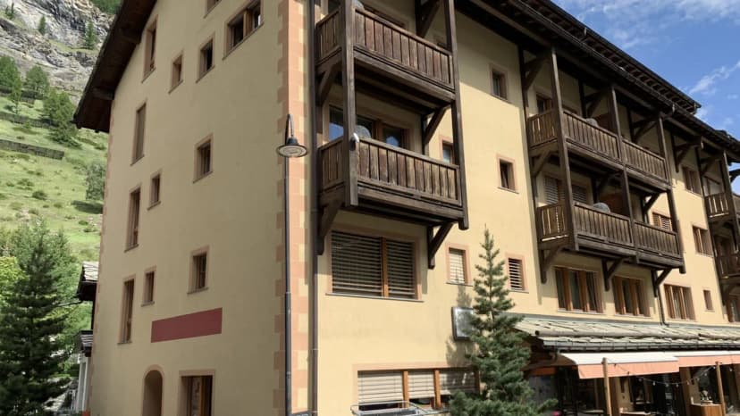 Charming Apartment Steps From Zermatt Station