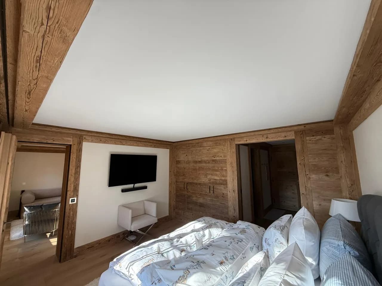 Elegant Mountain Hideaway in Central Gstaad photo 2