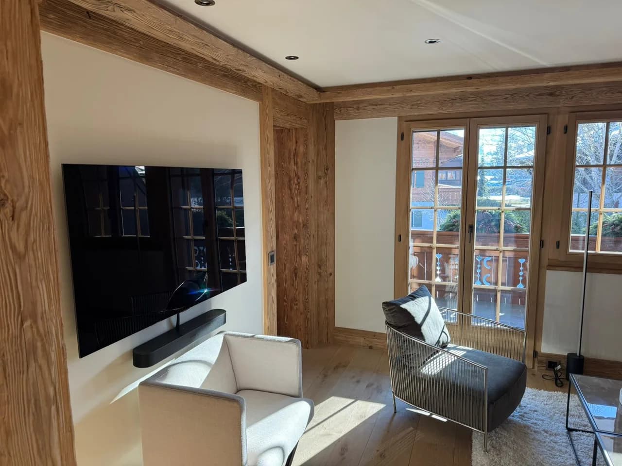 Elegant Mountain Hideaway in Central Gstaad photo 3