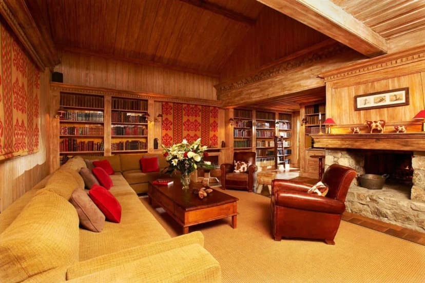 Elegant Chalet With Fireplace And Spa