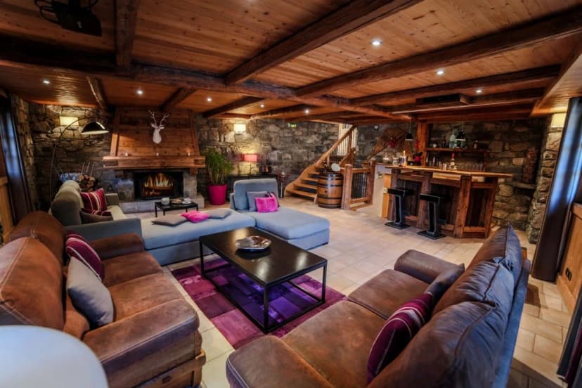 Expansive Alpine Chalet With Full Services