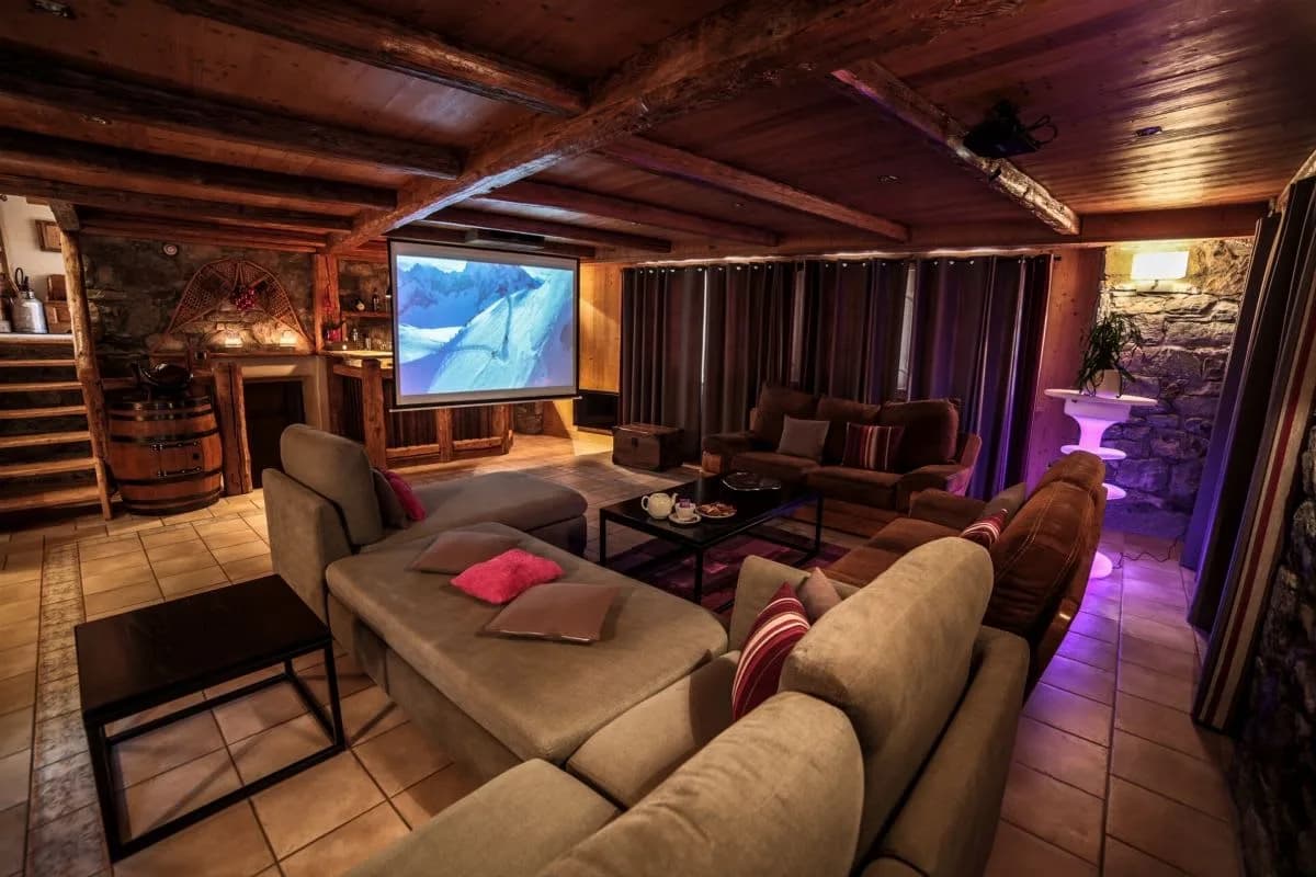 Expansive Alpine Chalet With Full Services photo 2
