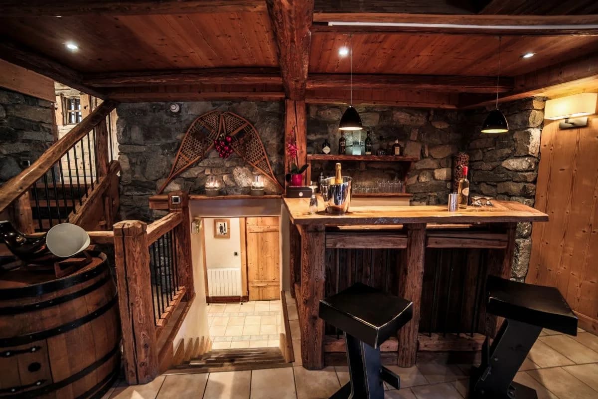 Expansive Alpine Chalet With Full Services photo 4