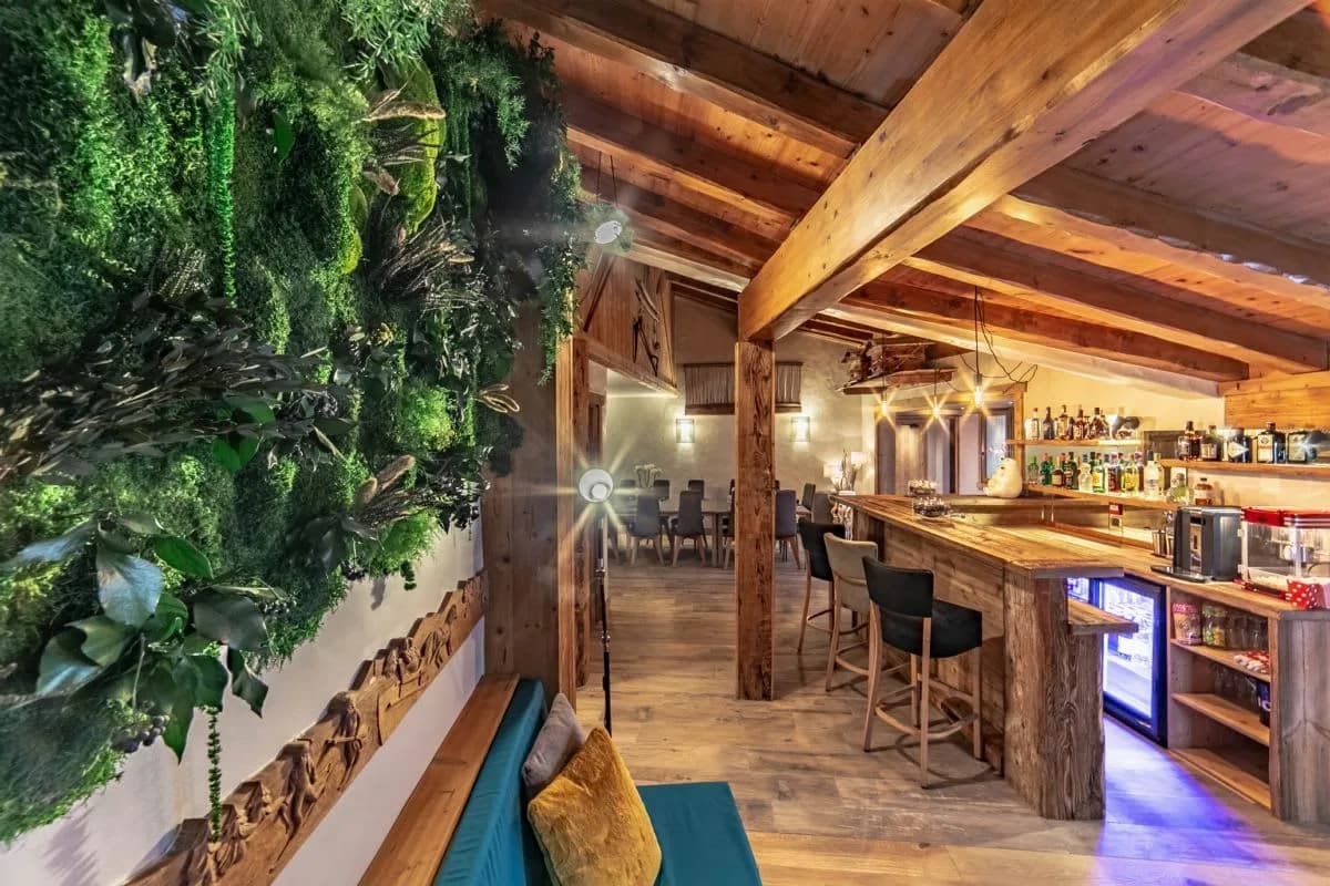 Expansive Alpine Chalet With Full Services photo 5