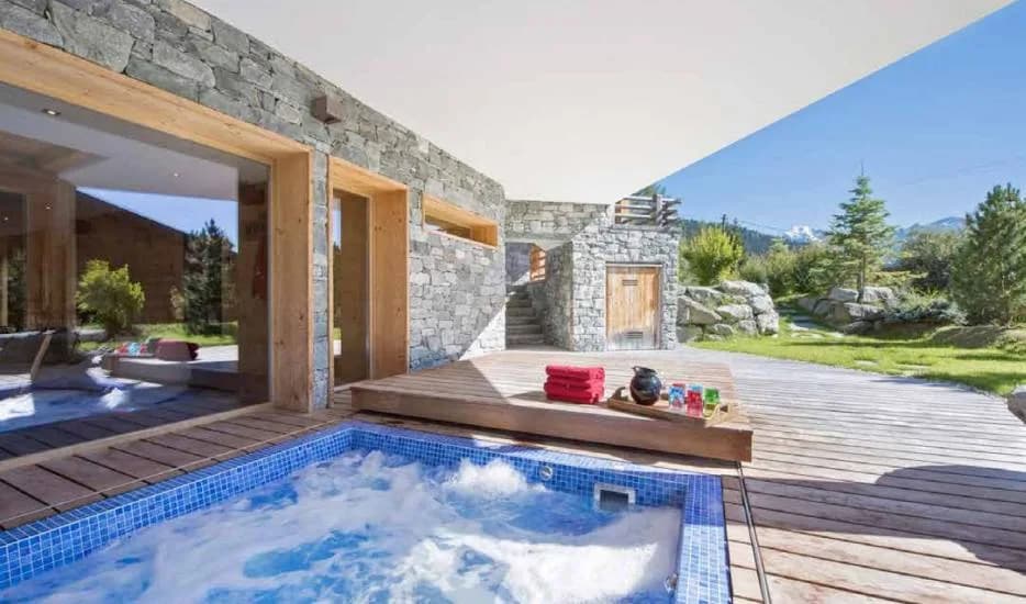 Serene Chalet Beside Rouge Ski Slope photo 4