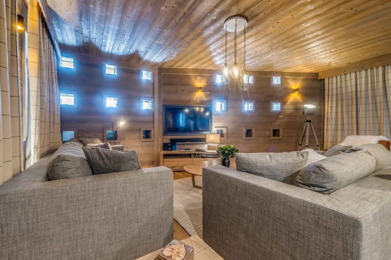 Contemporary Alpine Retreat Overlooking La Face photo 3