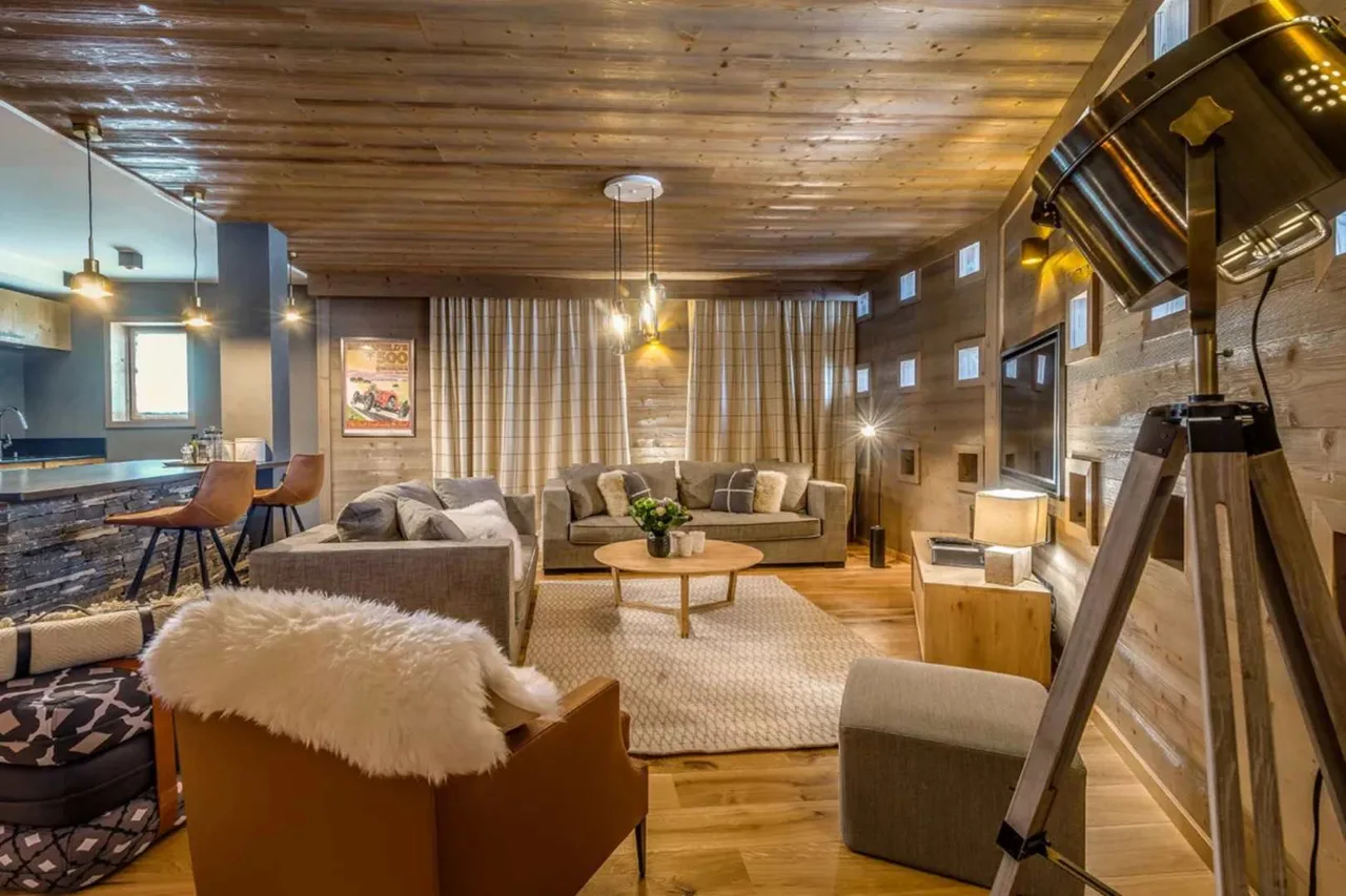 Contemporary Alpine Retreat Overlooking La Face photo 5