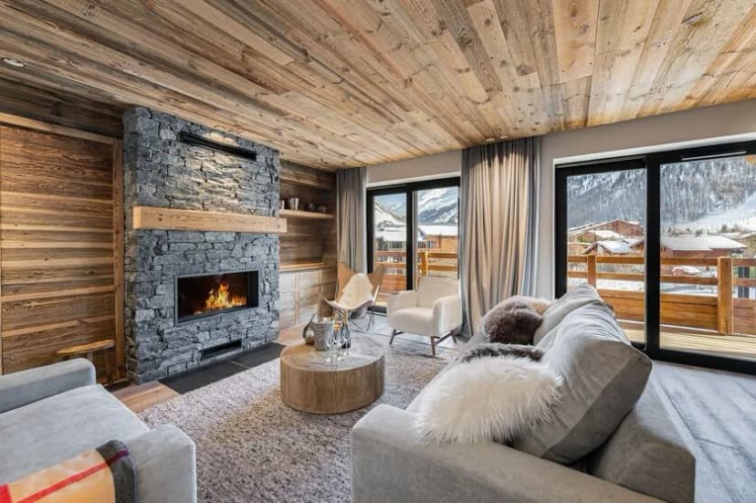 Stylish Val d’Isère Apartment with Balcony