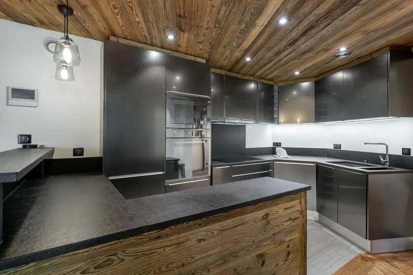Spacious Alpine Living in Village photo 5