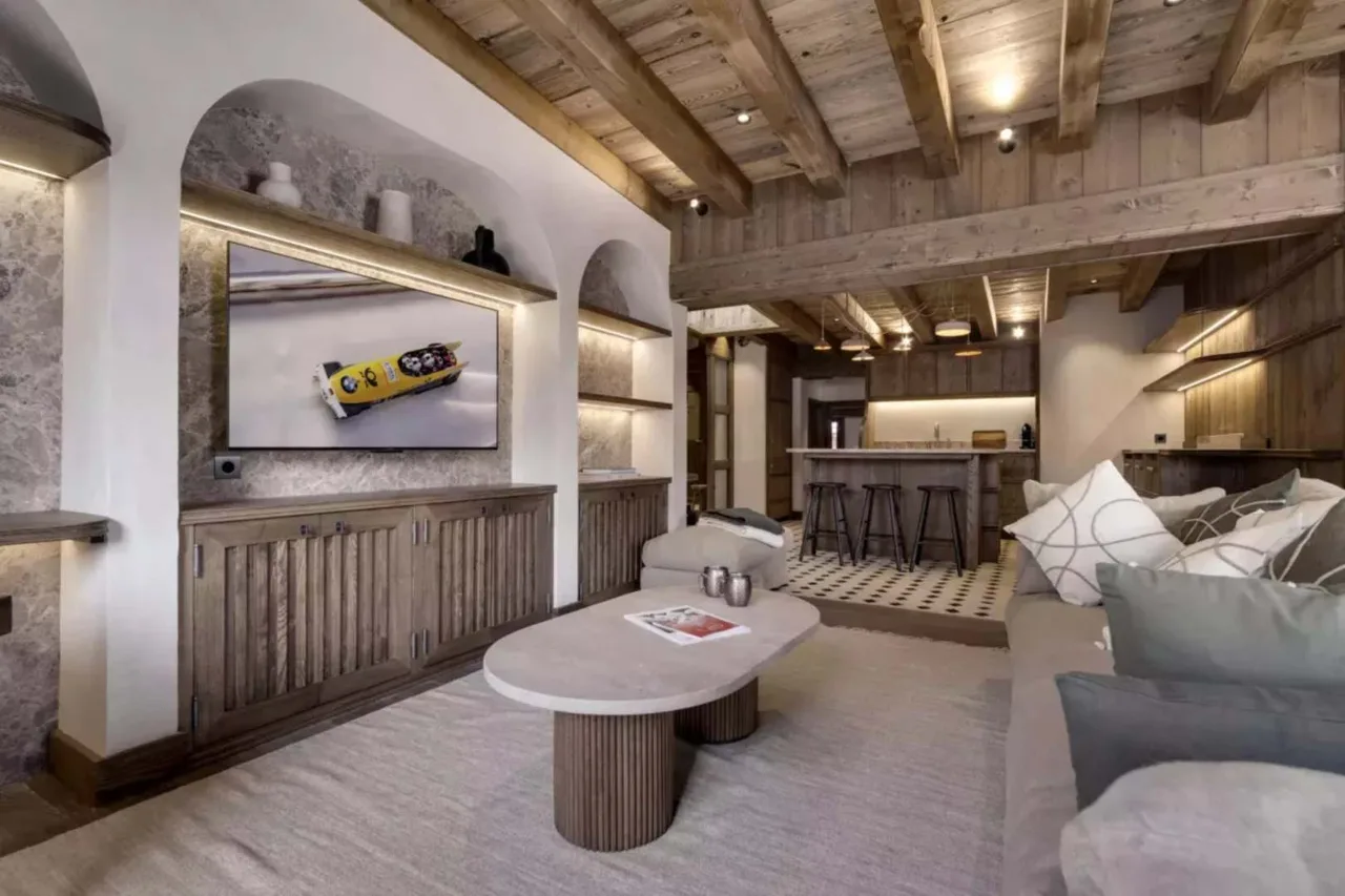 Luxury Alpine Apartment with Panoramic Views photo 2