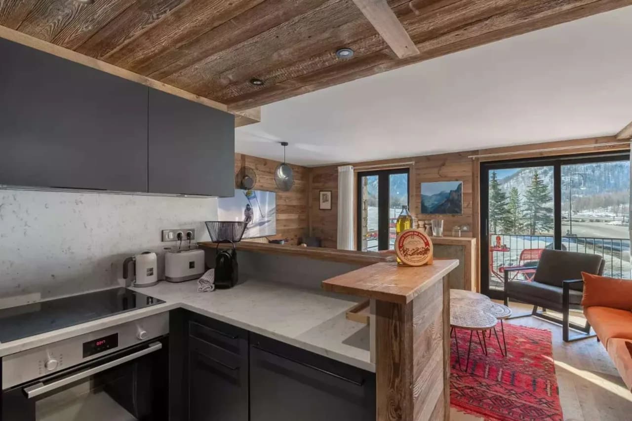 Bright Ski Apartment With Open Living photo 3