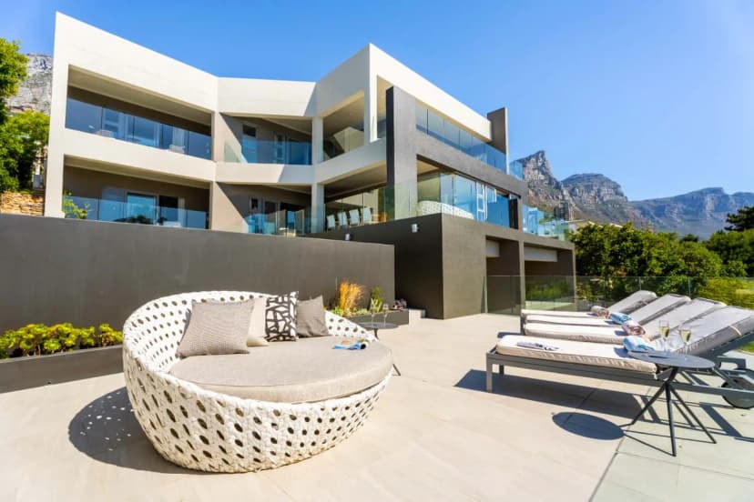 Ocean View Nine Bedroom Villa in Camps Bay