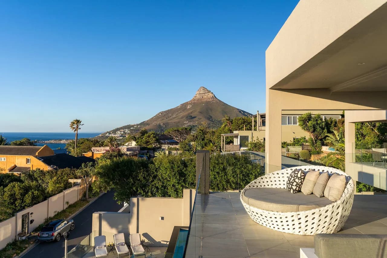 Ocean View Nine Bedroom Villa in Camps Bay photo 2