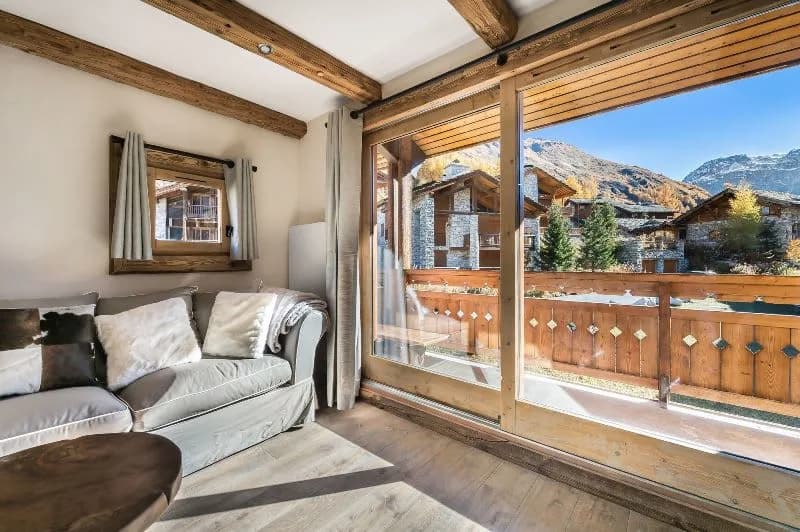Ski In Out Duplex With Warm Décor