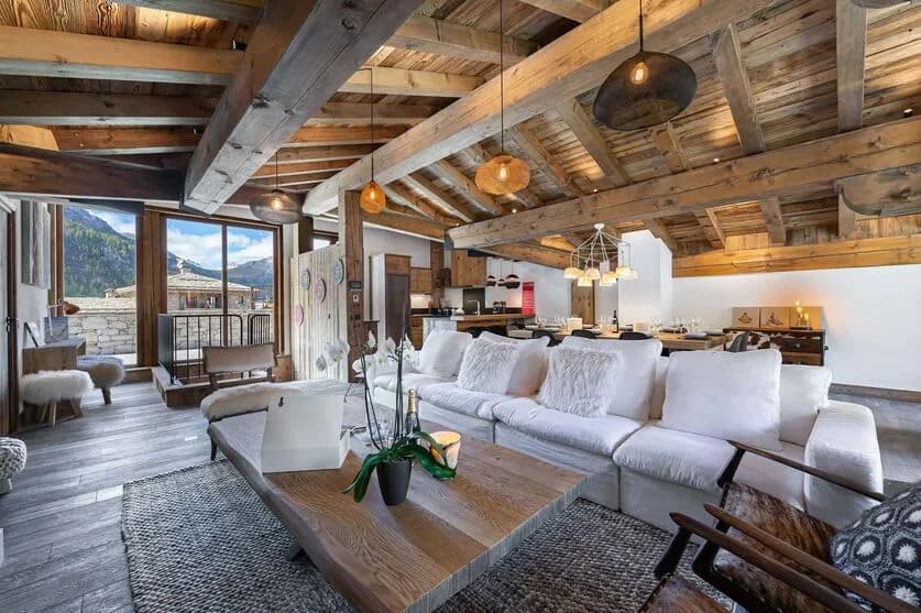 Spacious Ski Duplex With Fireplace