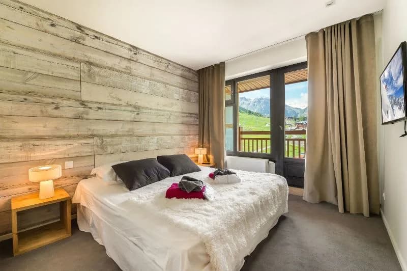 Elegant Alpine Apartment With Mountain Views photo 4