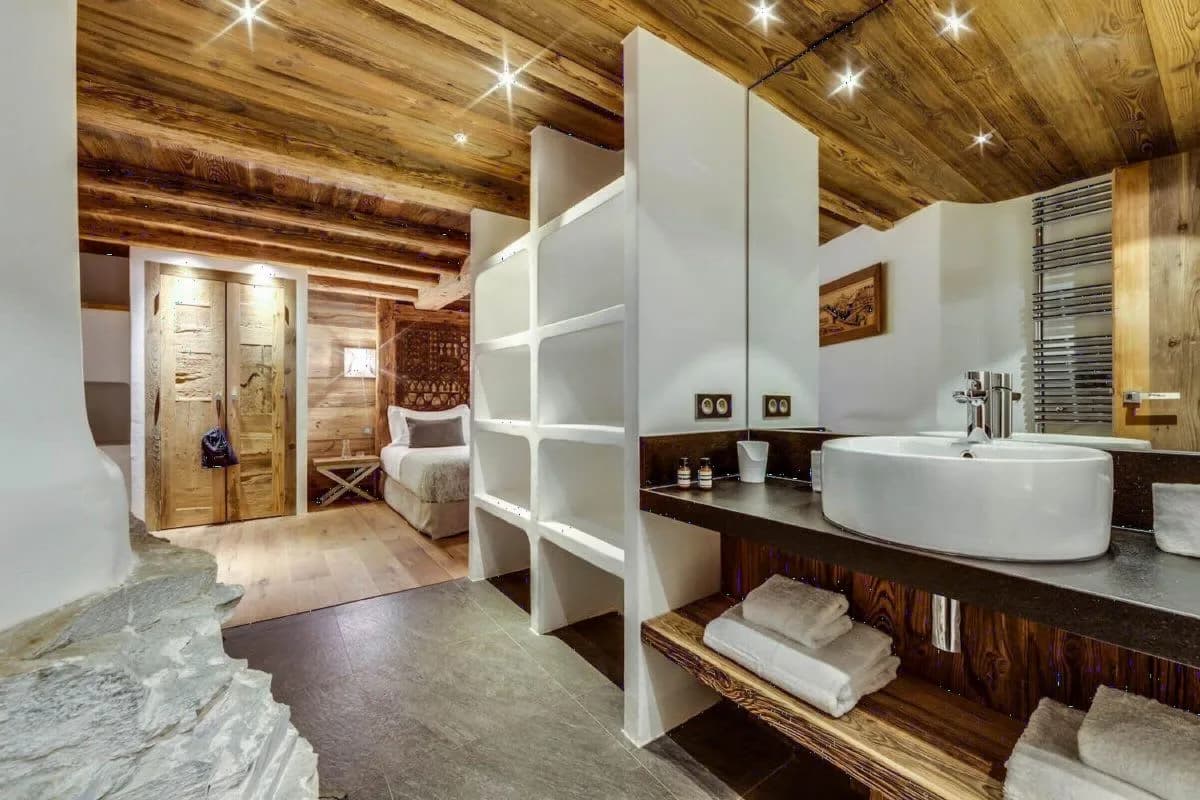 Refined Mountain Living With Fireplace photo 4