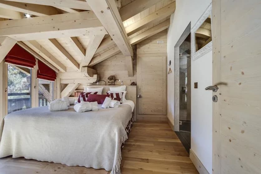 Ski In Out Chalet With Sauna photo 4