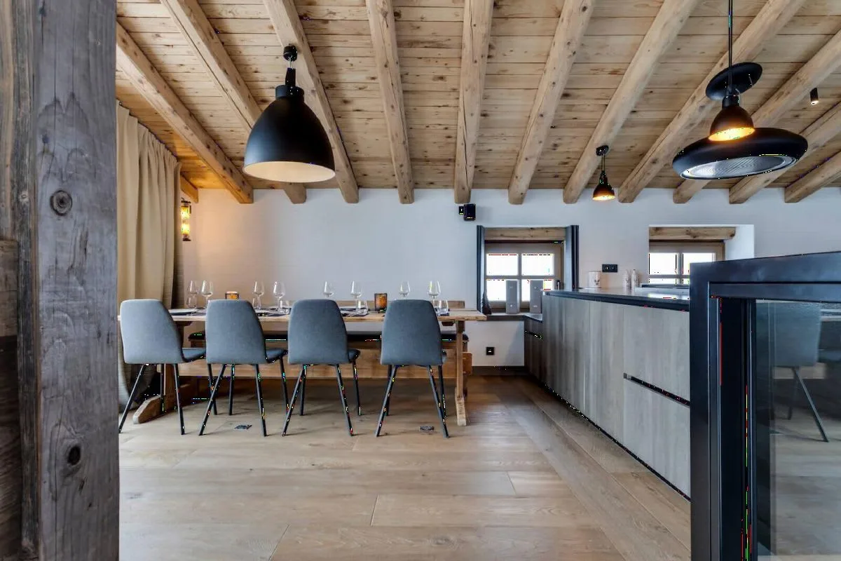 Traditional Mountain Chalet With Fireplace photo 2