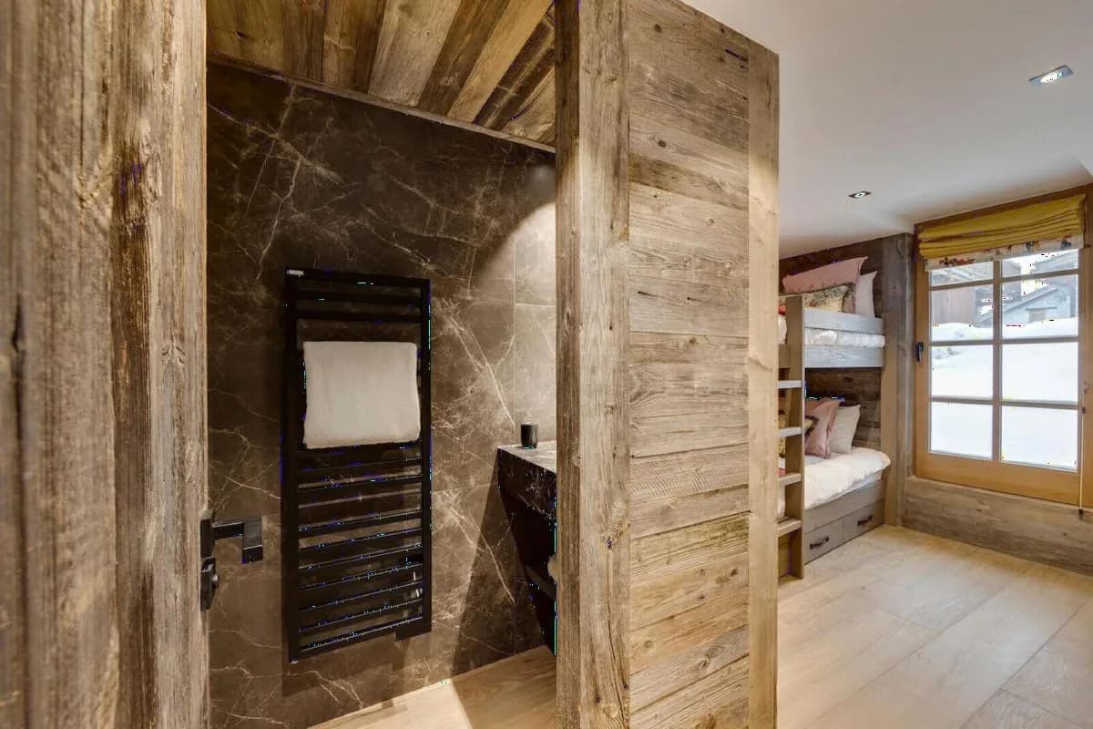 Traditional Mountain Chalet With Fireplace photo 4