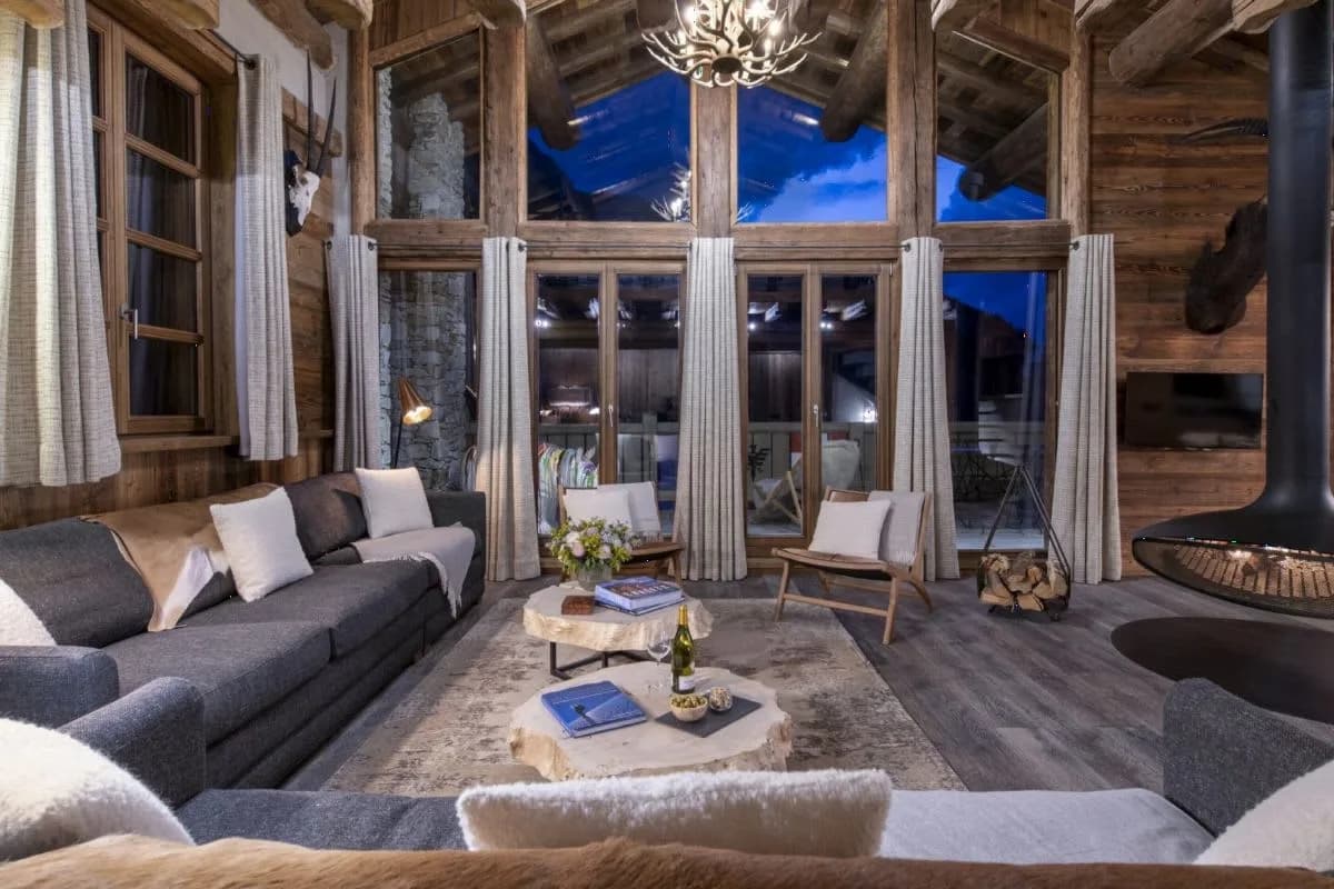 Slopeside Chalet With Outdoor Jacuzzi And Spa photo 2