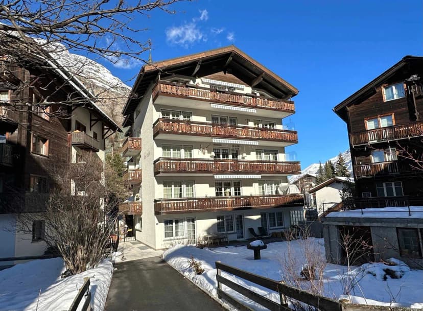 Bright and Cozy Mountain Studio
