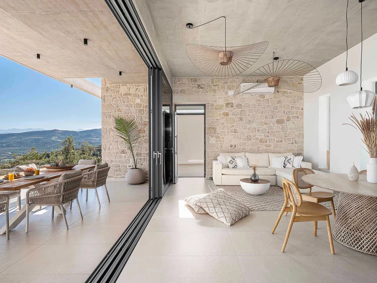 Coastal Escape With Pool And Sea Views photo 5