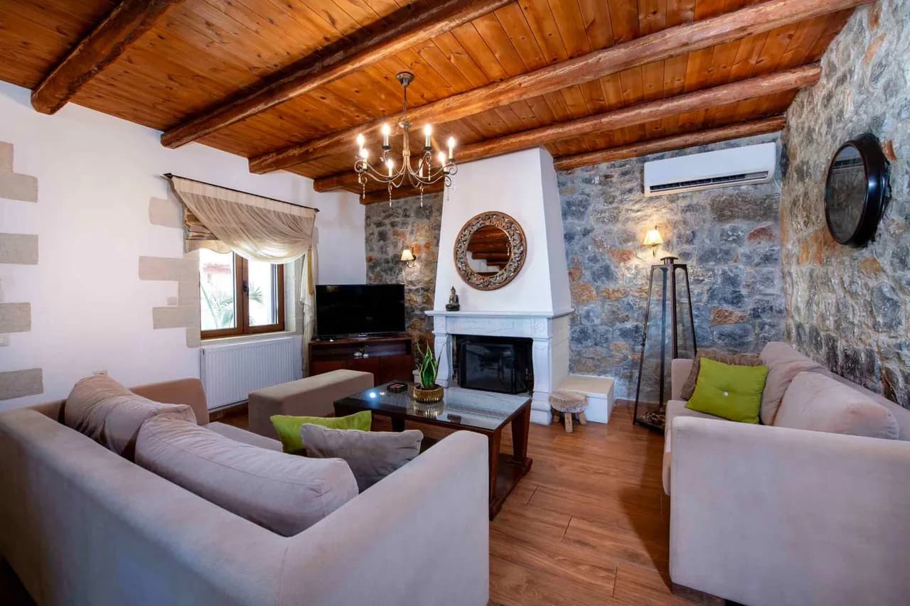 Elegant Countryside Villa With Outdoor Living photo 2