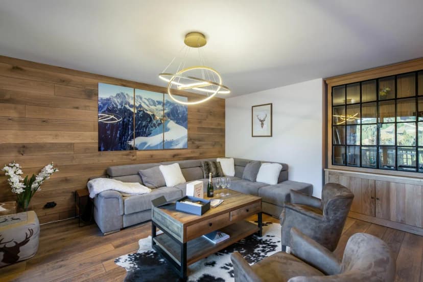 Elegant Ski Apartment In Central Courchevel
