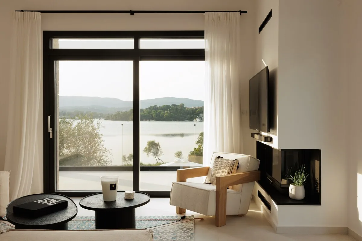 Tritonis Villa | Exclusive Seaside Retreat photo 4