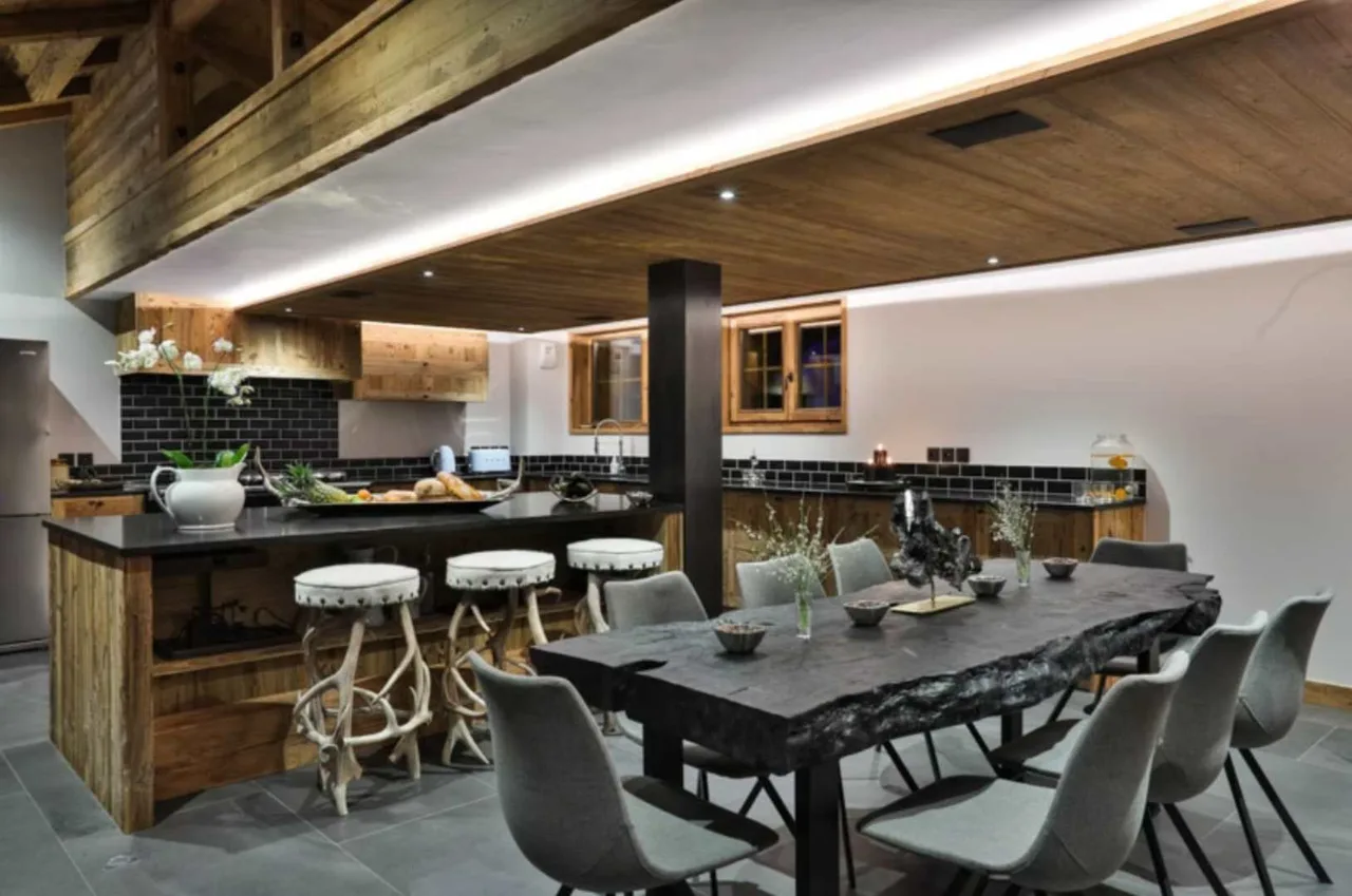 Grand Alpine Chalet With Mont Blanc Views photo 4