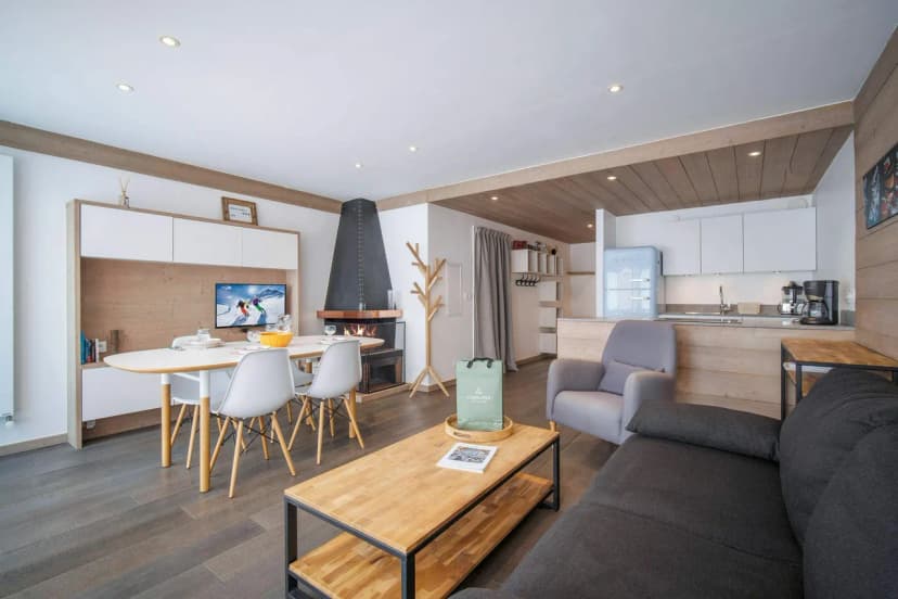 Bright Ski Apartment in Courchevel 1300