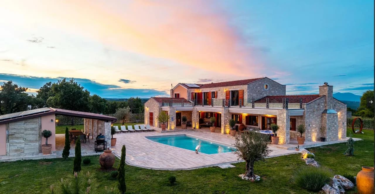 Elegant Secluded Retreat With Heated Pool