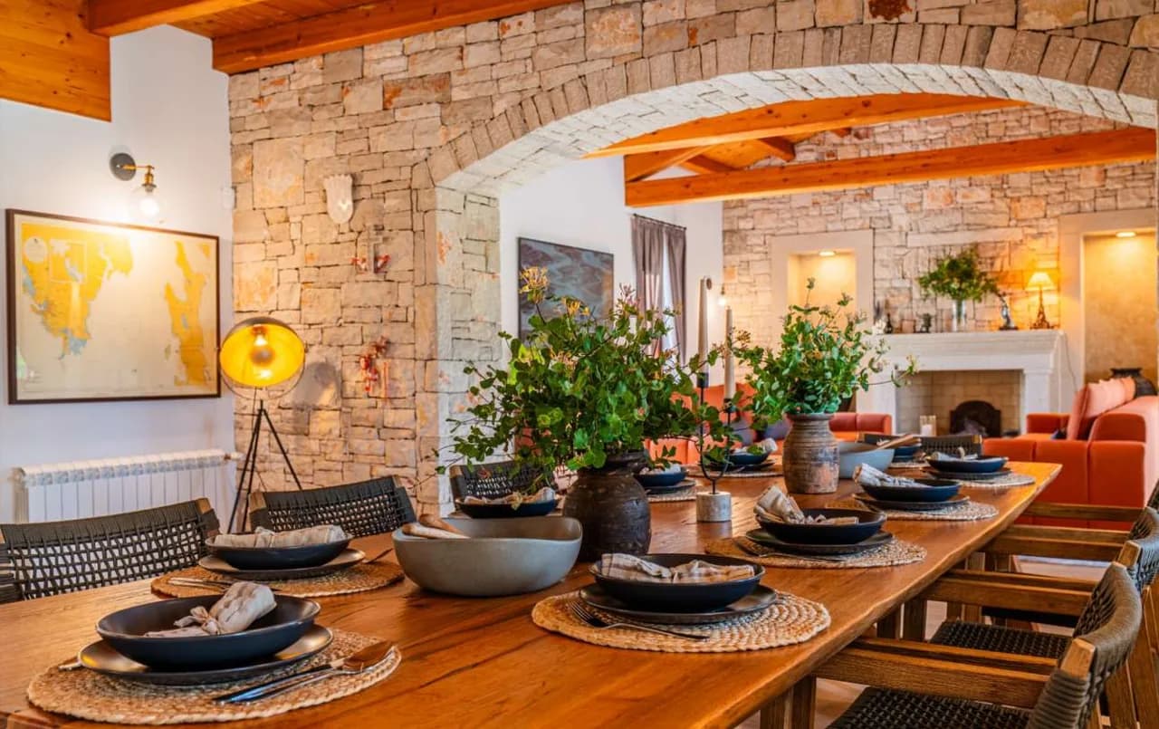 Elegant Secluded Retreat With Heated Pool photo 3